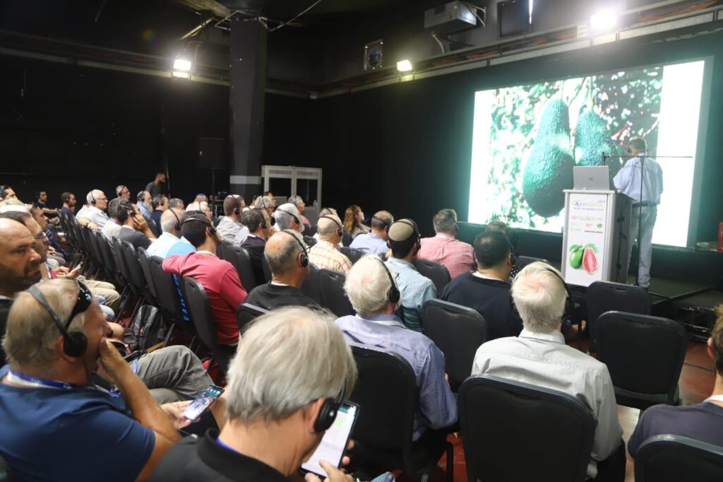 “The ‘Avocado Is King’ Conference in Israel, Held as Part of Agromashov.”